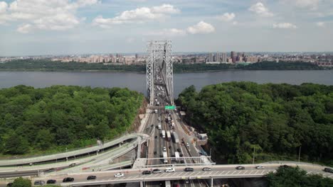 Traffic-entering-NYC-via-the-George-Washington-Bridge,-4K-aerial