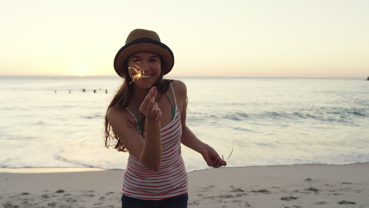 해변에서 최고의 시간을 보내고 있습니다.