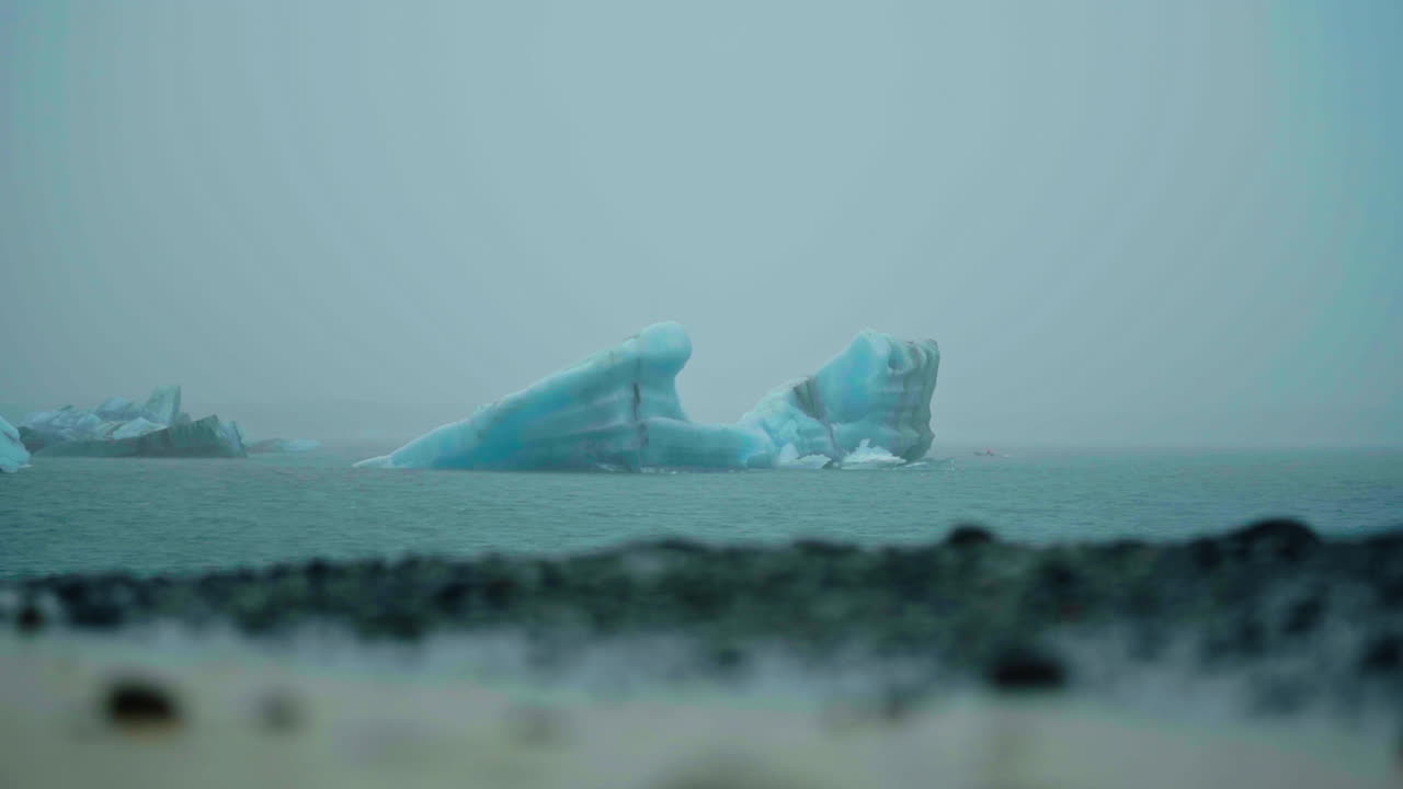 바다 속의 빙산