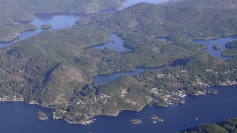 Hermosa-Costa-Del-Sol-Cerca-Del-Puerto-Pander-En-Canadá--antena