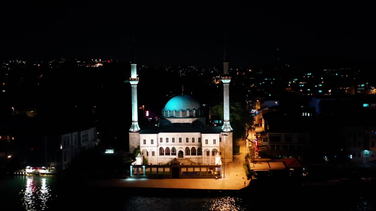 vista aérea de la mezquita de beylerbeyi en estambul