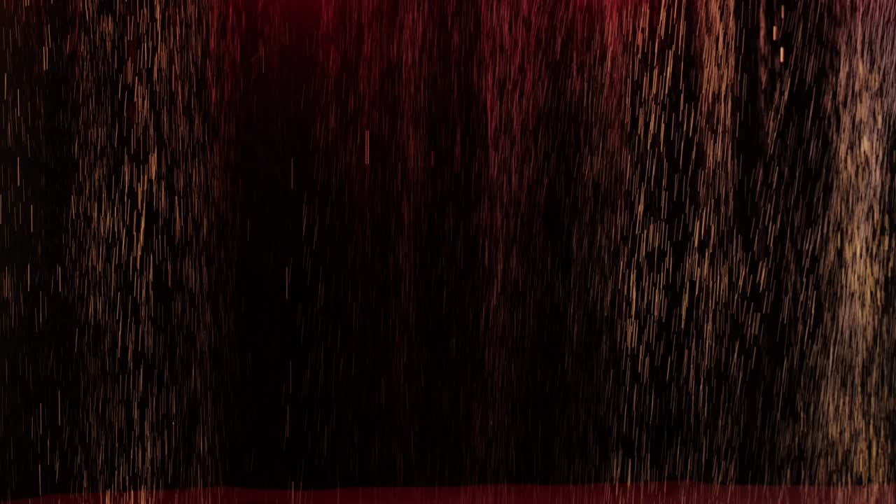 el efecto de la lluvia en el estudio acuático contra el fondo de los reflectores. textura del agua. cámara lenta