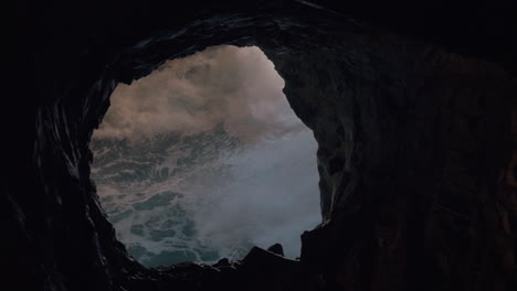 Vista-Al-Agua-Desde-La-Cueva-Marina-De-Rosh-Hanikra.