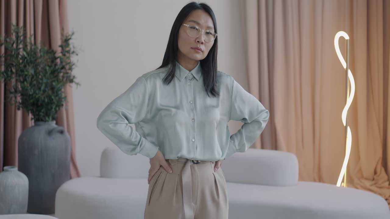 현대적인 사무실 환경에서의 여성