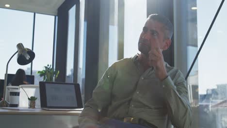 Man-sitting-at-desk-in-office