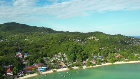 Koh-Tao-rising-shot-of-away-from-Sairee-beach,-Thailand