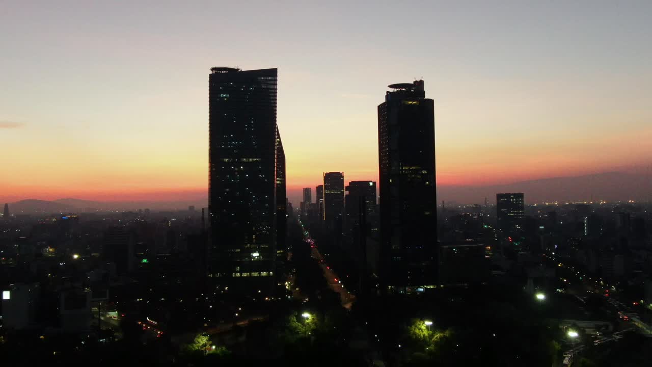 aerial footage Dawn in the city, street Paseo de la Reforma México