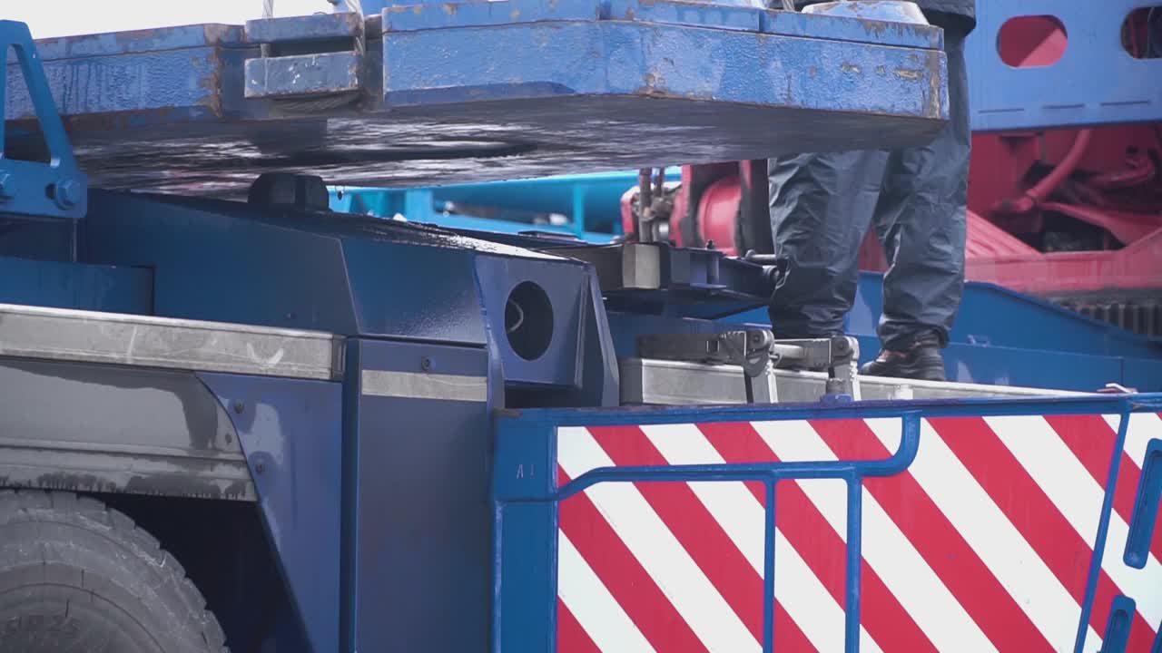 carga y transporte de equipos pesados