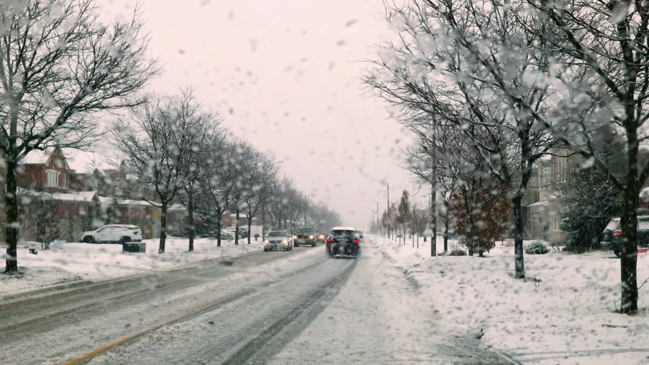 비가 오는 날 에 바람창 에 방울 이 떨어집니다.