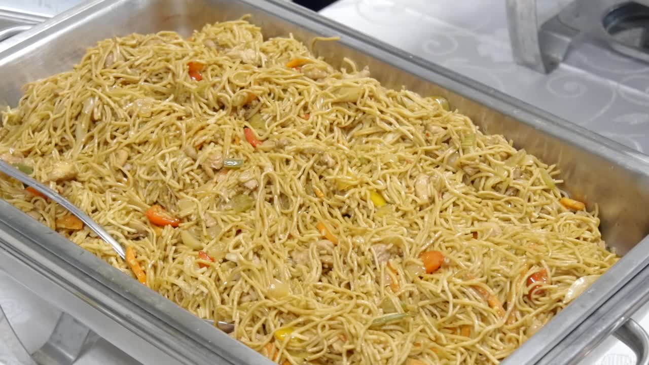 저녁 식사나 결혼 피로연에서 제공되는 맛있는 음식