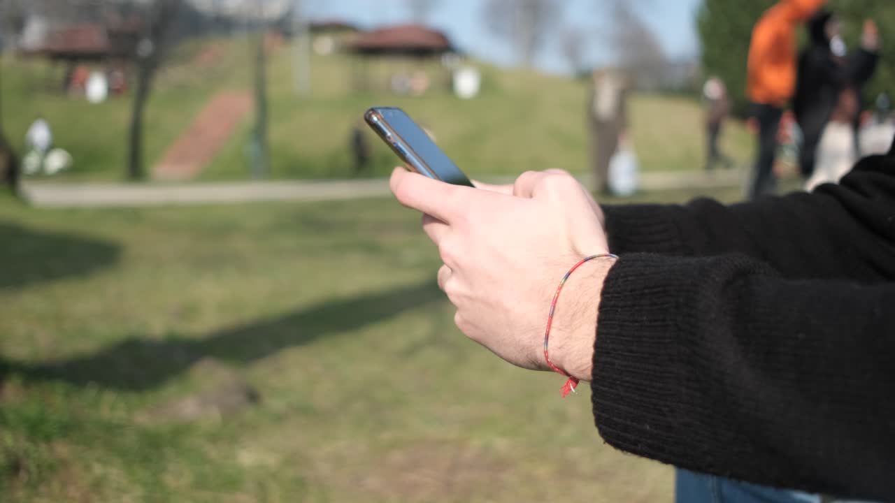 Scrivere messaggi al telefono