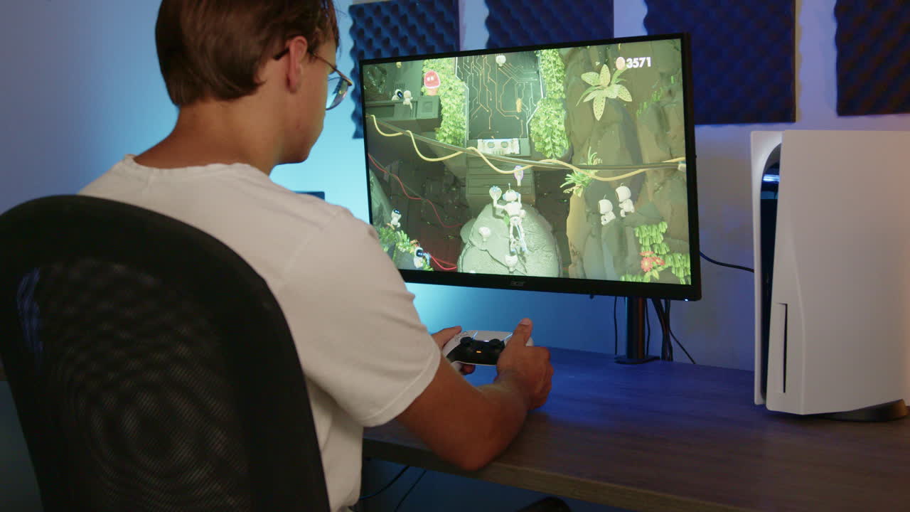 소년은 ps 컨트롤러를 내려놓고  ⁇ 고 있습니다.