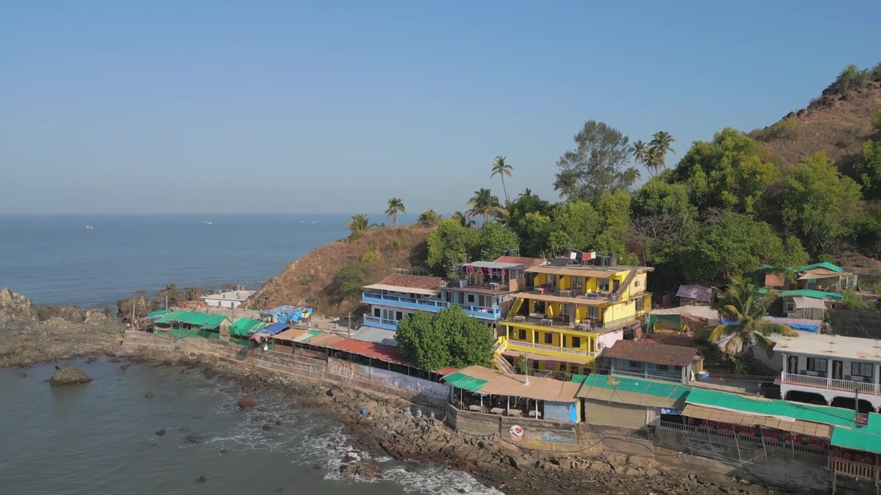 Hotel in cima alla collina vicino alla spiaggia di Arambol a Goa, India