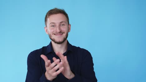 aplaudiendo hombre orgulloso satisfacción aplaudiendo gif