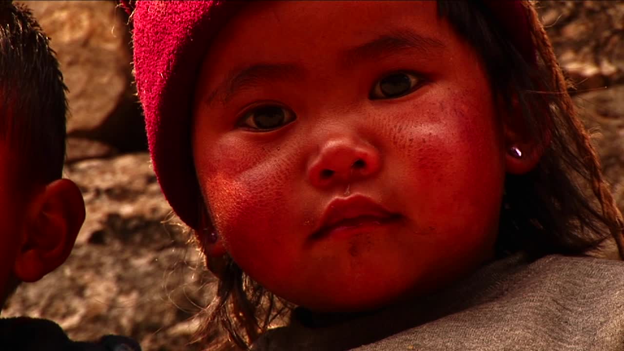 작은 네팔 소녀