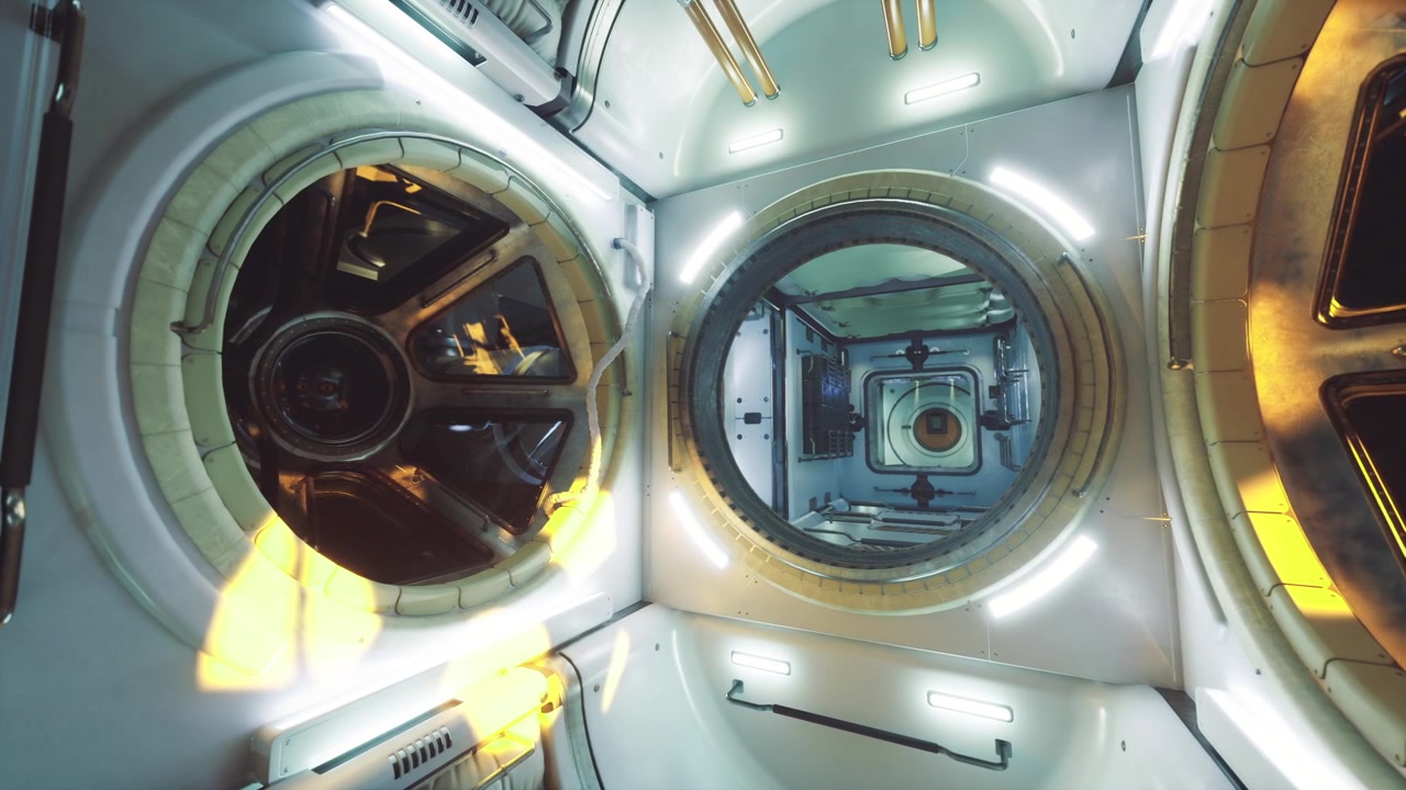 Spacecraft observation chamber with reflective surfaces and spacious design
