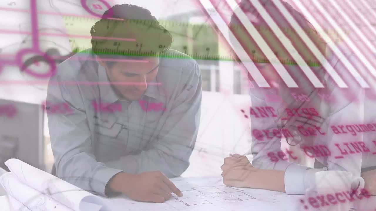 animación de lenguaje de programación y múltiples gráficos sobre compañeros de trabajo caucásicos analizando el plan