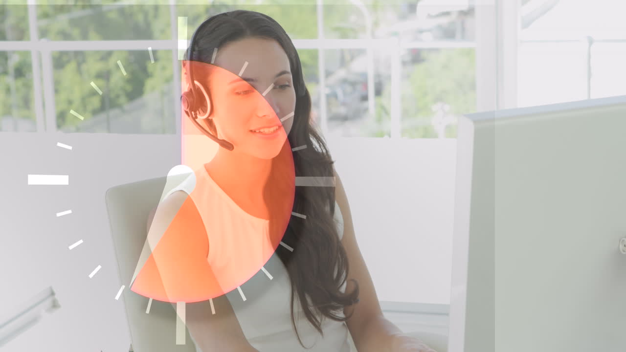 animación de reloj sobre mujer de negocios caucásica usando auriculares de teléfono