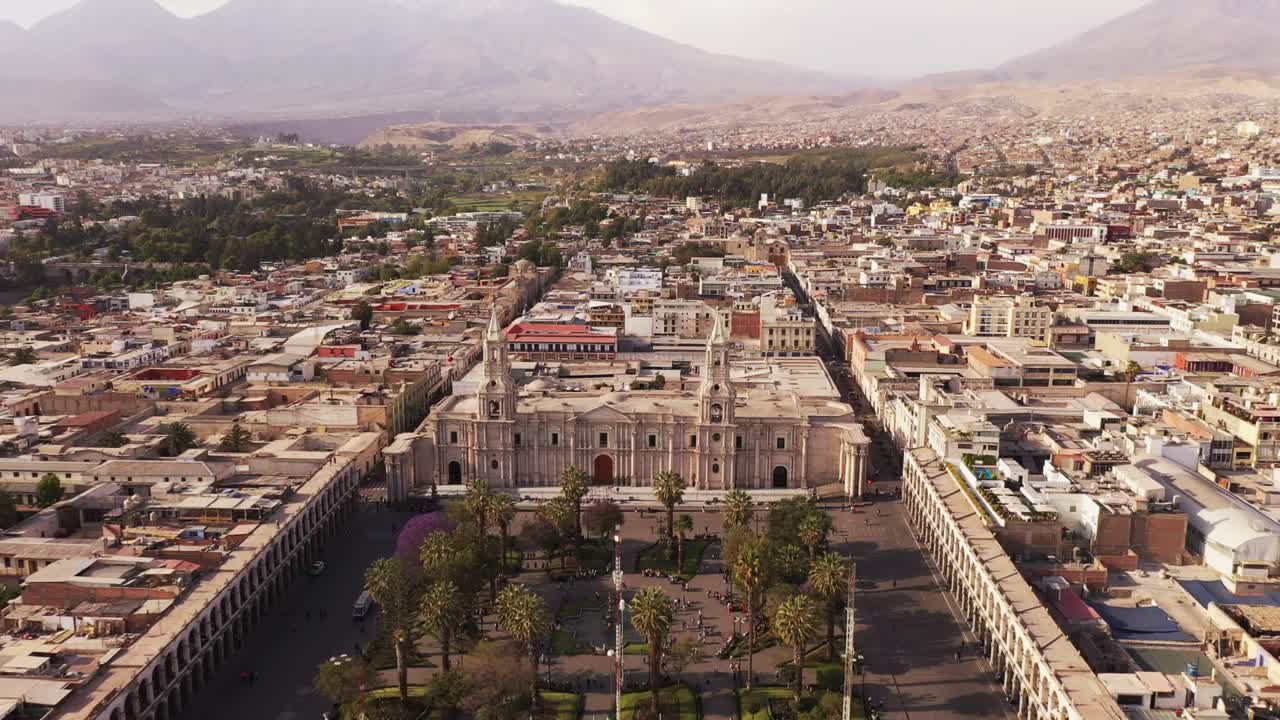 Dron de la catedral y plaza principal de Arequipa