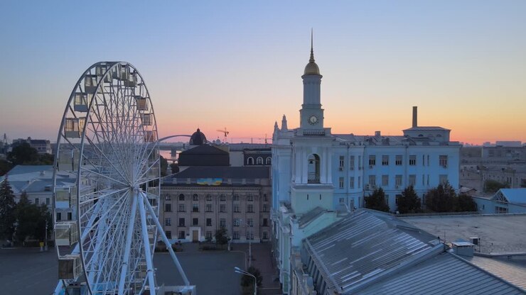 Grande ruota panoramica a Kiev, Ucraina.