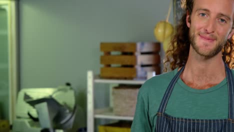 Workers-discussing-over-food-items-at-the-counter