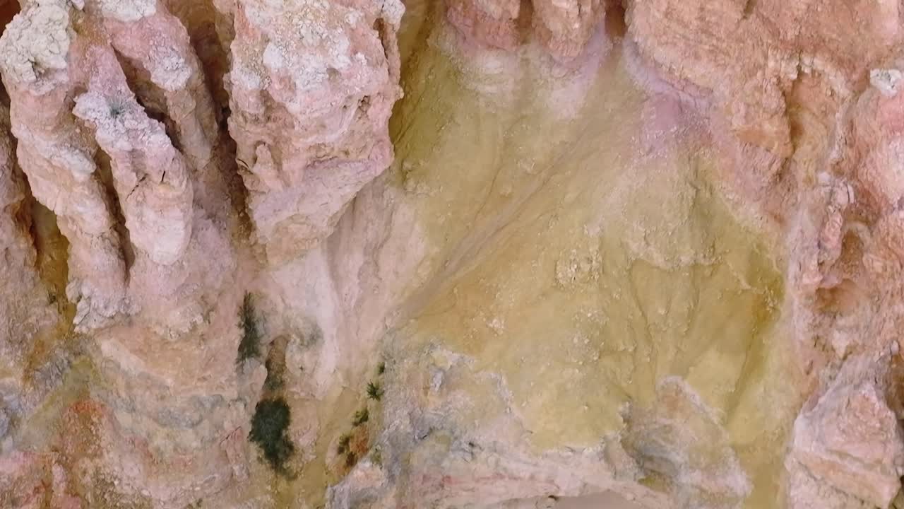 Alla scoperta delle colorate formazioni rocciose del Mojave alla luce del pomeriggio