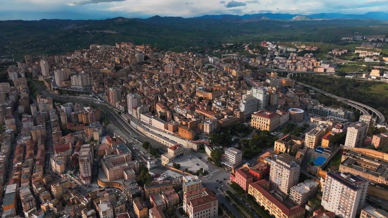 Ripresa aerea di un luogo storico della città di Palermo vista da drone, Sicilia, Italia