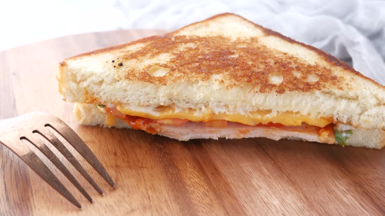 sándwich de queso a la parrilla con jamón y queso