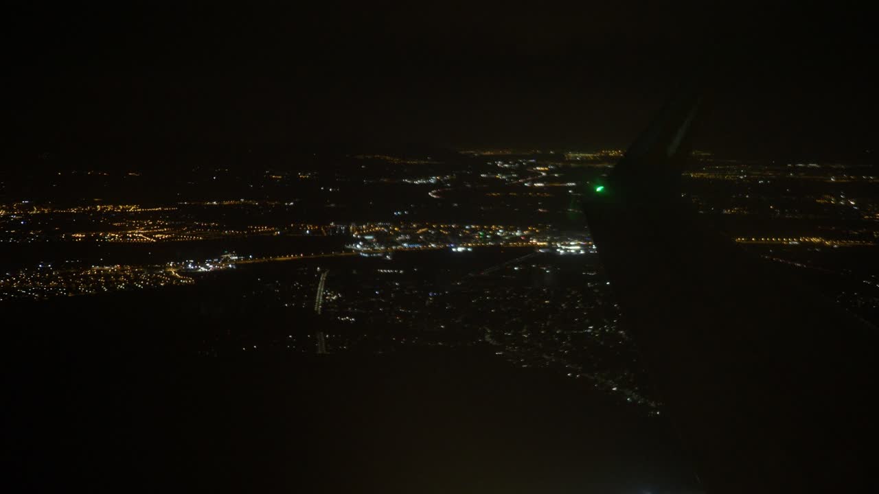 飛行機の窓からの眺め