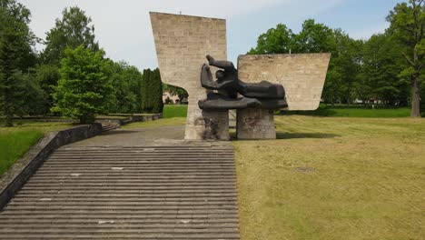 memorial to the soldiers who died in world war ii