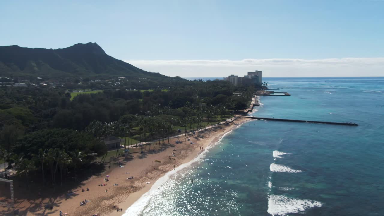 Vista aerea della spiaggia di Waikiki. Di giorno. Hawaii.