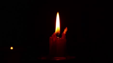 luz de velas en la oscuridad – 4k ultra hd uhd