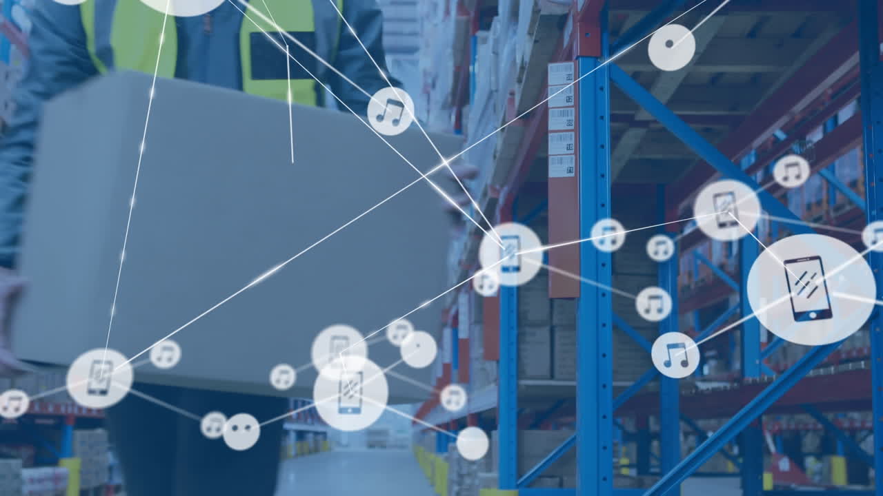 animación de la red de conexiones con iconos sobre el hombre que trabaja en el almacén