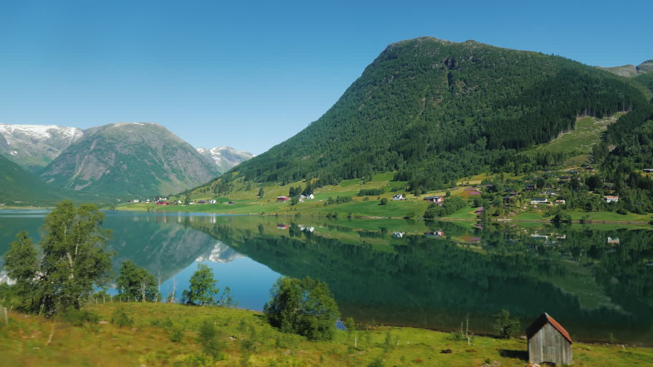 vista del hermoso paisaje rural en escandinavia filmado desde la ventana de un auto 4k video