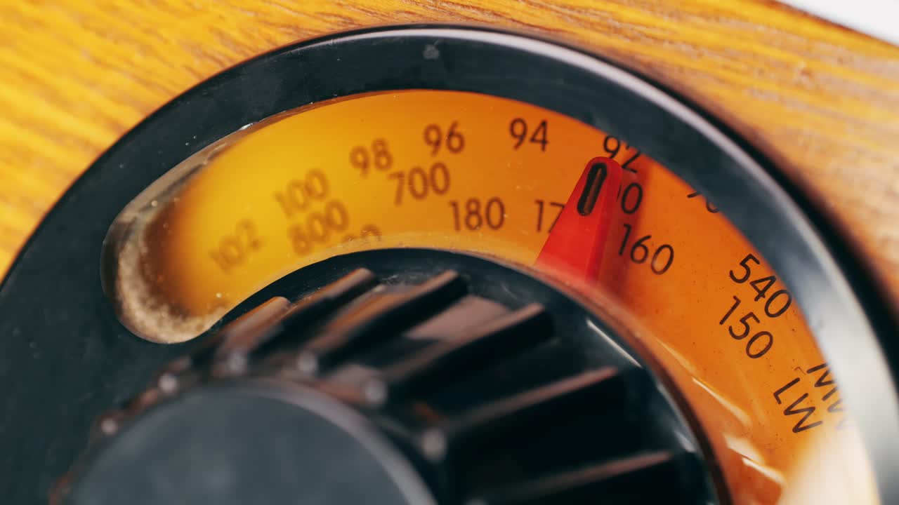 Old Retro AM FM Radio with tubes, Hand Changing stations , bulb vintage music player.