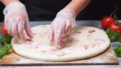 making a bacon pizza