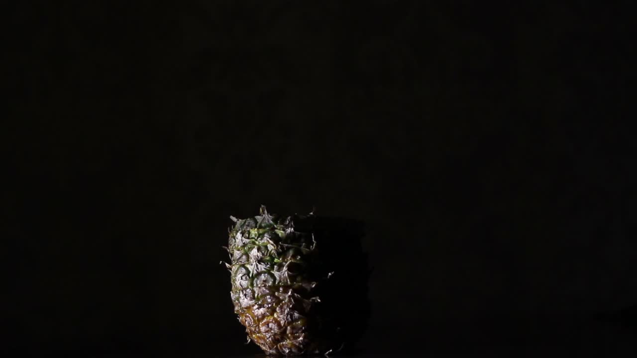 페이딩 분해 파인애플, 어둠 속에서 ananas