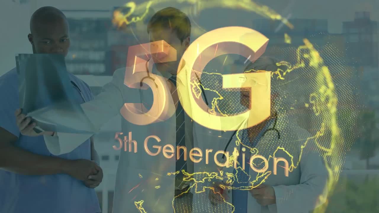 animación del globo con texto 5g sobre diversos médicos hablando