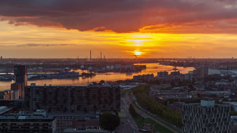 el horizonte de rotterdam: el otoño industrial