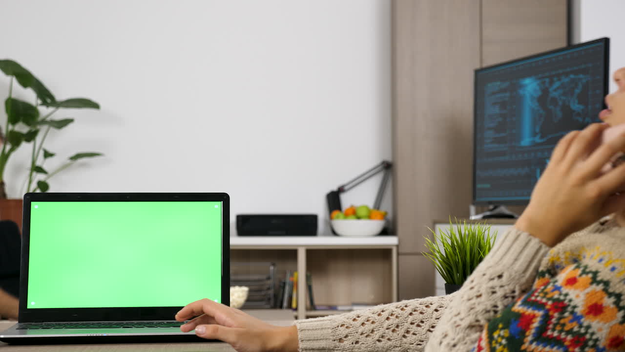 Laptop with green screen in a home environment