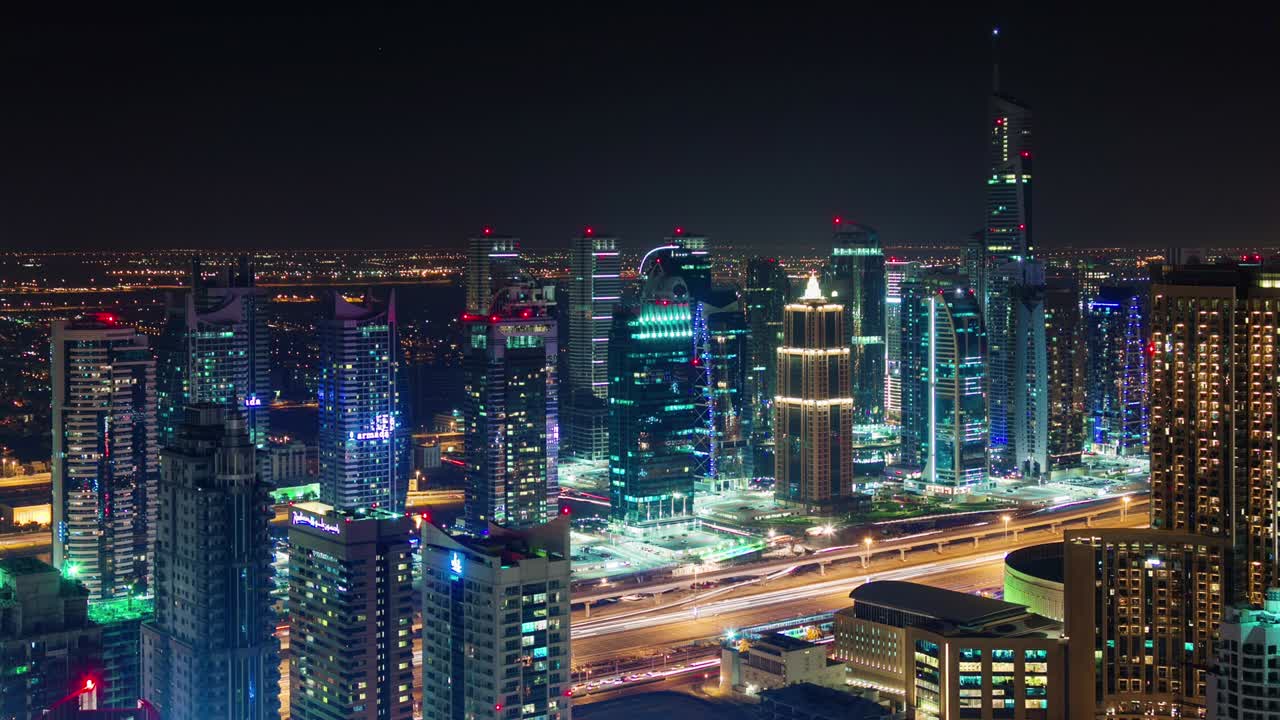 marina di dubai strada principale traffico luce notturna tetto panoramico superiore 4k time lapse emirati arabi uniti