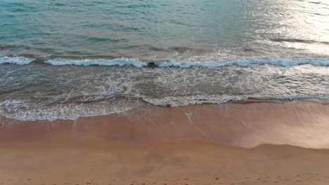 Wellen-An-Einem-Portugiesischen-Strand