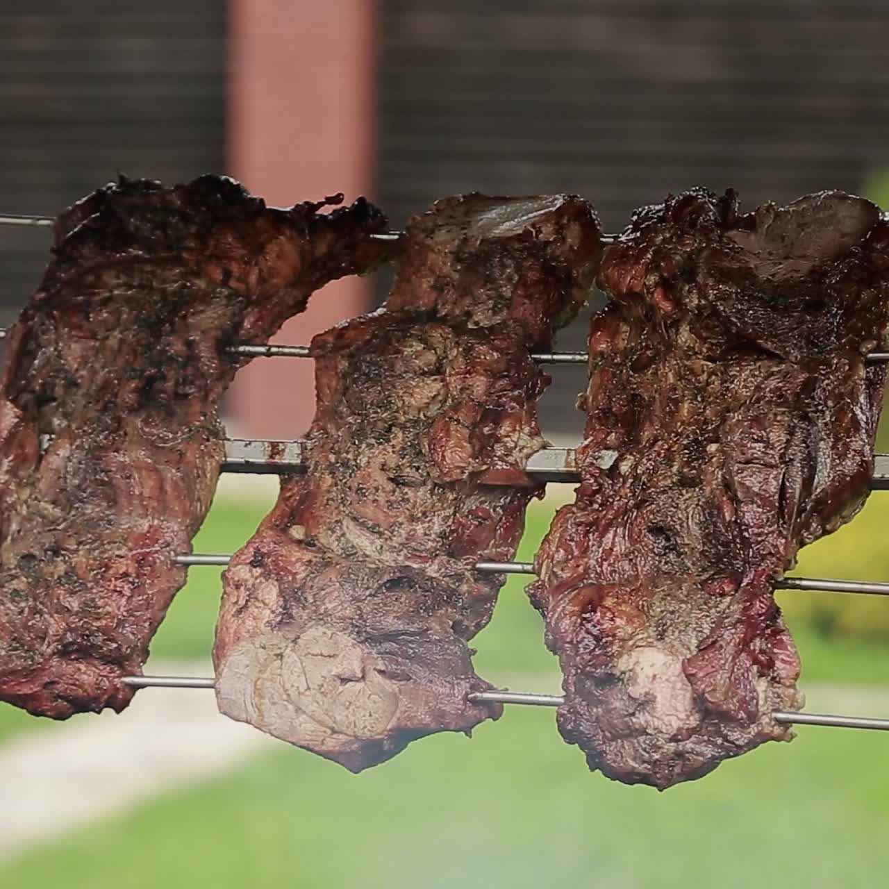 Bistecca Di Fianco Sulla Griglia