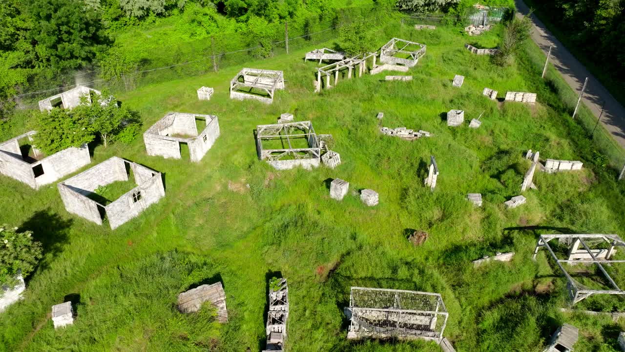 오스트리아 파치푸르트 에 있는 페인트볼 놀이터 - 공중 드론 촬영