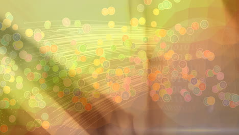 animación del globo con iconos digitales sobre fondo amarillo