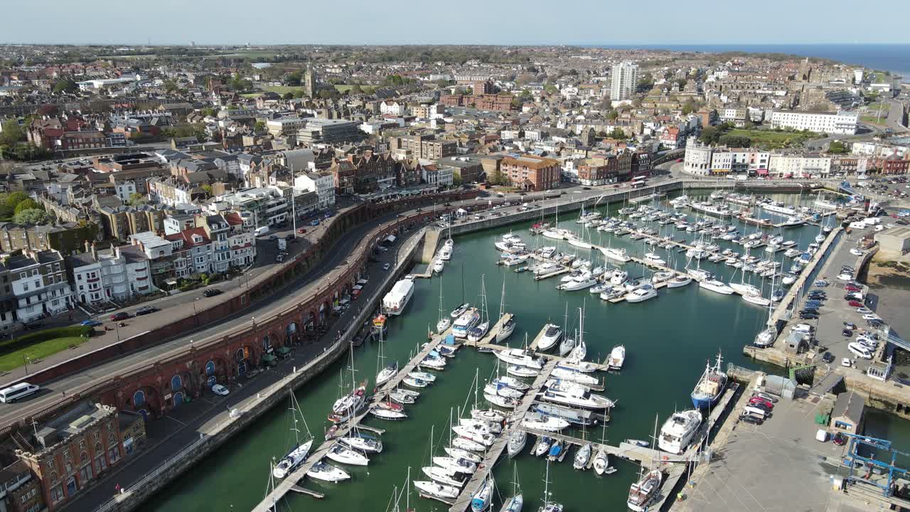ramsgate harbour kent uk punto de vista de drones aéreos 4k