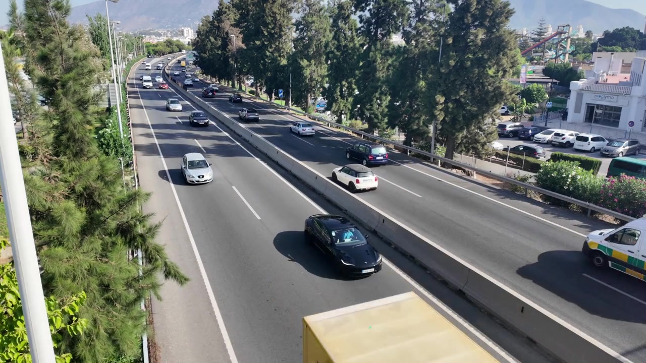 Traffico autostradale a Fuengirola sulla Costa del Sol, Spagna.