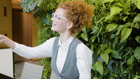 blonde woman ar the entrance of a hotel