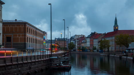 copenhagen sunset timelapse: ciudad vieja, tráfico fluvial y arquitectura europea