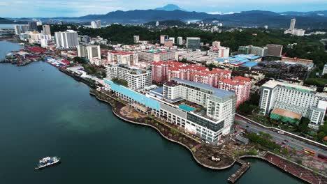 A-Lo-Largo-Del-Punto-De-Enfoque-De-La-Ciudad-Principal-De-Kota-Kinabalu